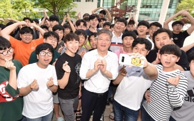  영진전문대 해외취업 1위 비결 뒤엔 이 남자가 있었다