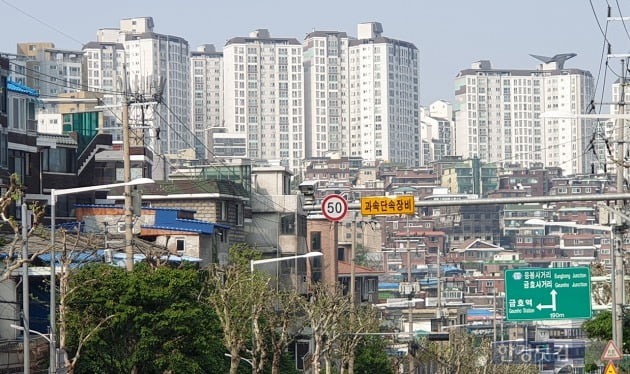 서울 금호동의 한 재개발구역. 전형진 기자