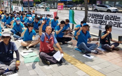 오전엔 짝퉁 시계·오후엔 노조 투쟁…안팎으로 어수선한 쿠팡