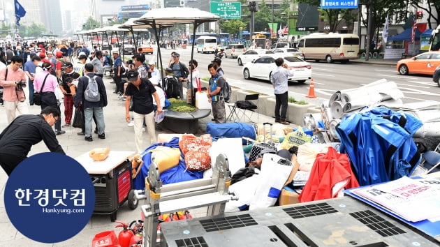 [HK영상] 광화문 광장 천막 임시 이동하는 우리공화당(전 대한애국당)