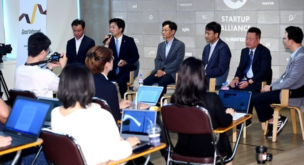 한국인터넷기업협회는 3일 서울 강남구 '인터넷기업협회 & 스페이스'에서 <격동하는 게임시장, 봄날은 오는가>를 주제로 WHO의 게임 질병 코드화의 문제점과 해결책을 논의하는 토론회를 열었다. /사진=최혁 기자