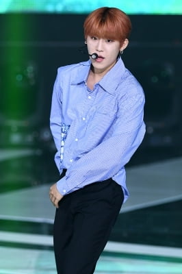 [포토] AB6IX 박우진, '소녀팬 마음 흔드는 강렬한 눈빛'