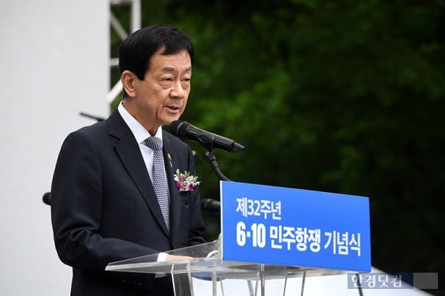 [포토] 6.10민주항쟁 기념사 하는 진영 장관