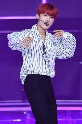 [포토] AB6IX 박우진, '카리스마 넘치는 눈빛'