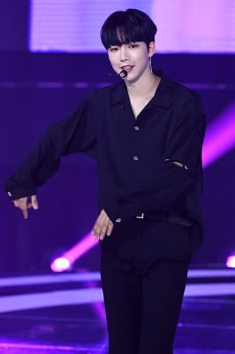 [포토] AB6IX 임영민, '블랙을 입어도 빛이 나네~'