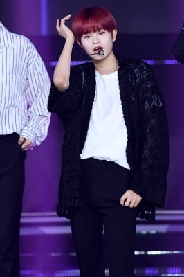 [포토] AB6IX 이대휘, '부드러운 눈빛 카리스마'