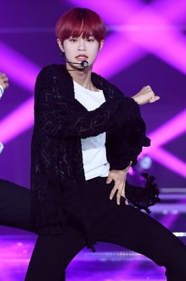 [포토] AB6IX 이대휘, '무대 위에서는 진지하게~'