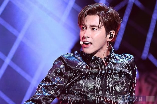 [포토] 유노윤호, '날카로운 턱선~'