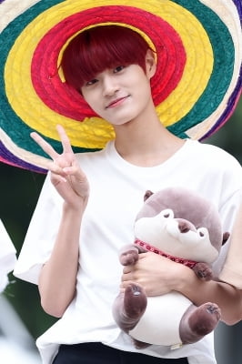 [포토] AB6IX 이대휘, '심쿵 아이컨택~'