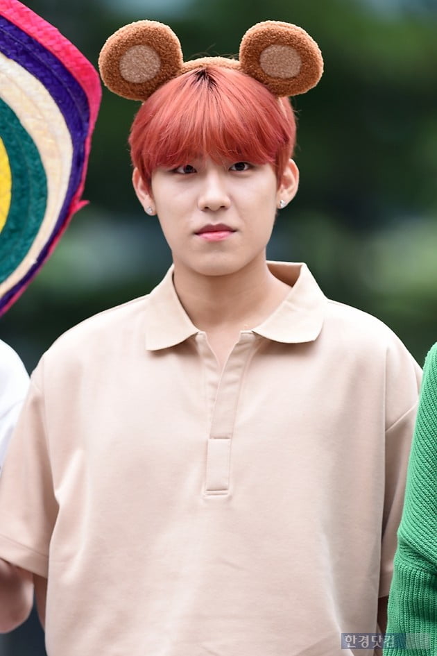 [HK영상] AB6IX 박우진, 머리띠 하나로 완벽 변신…'귀여운 곰돌이~' (세로직캠)