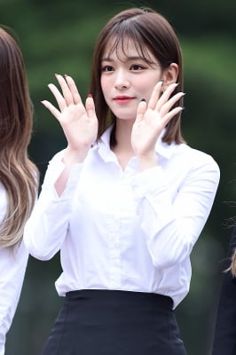 [포토] 프로미스나인 이채영, '눈길 사로잡는 깜찍 미모'