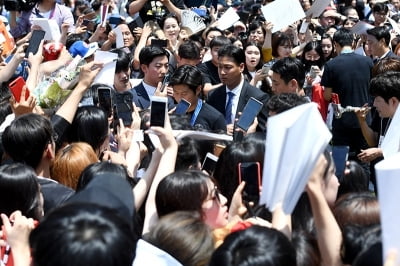 [포토] 이강인, '아이돌 뺨치는 인기'