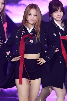 [포토] CLC 손, '도도한 눈빛 카리스마'