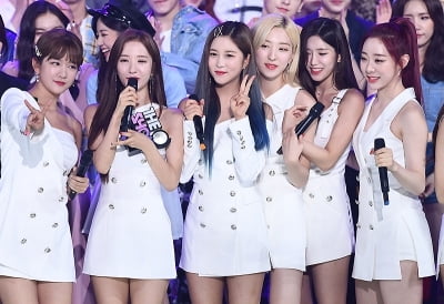 [포토] 우주소녀, 2주 연속 '더쇼 초이스' 수상