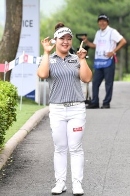 [비씨카드·한경 레이디스컵 2019] 박신영, '1라운드 홀인원의 주인공'