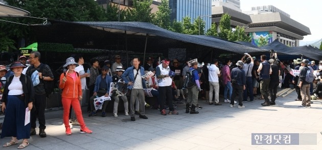 우리공화당(옛 대한애국당)이 서울 광화문광장에 다시 설치한 천막. 한경DB