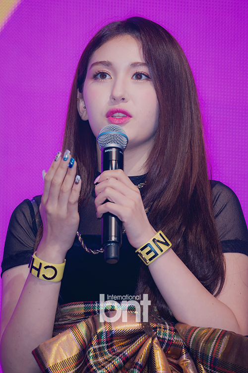 전소미, “JYP와의 불화설? 음악적 지향점이 달랐을 뿐…더블랙레이블 간 이유는 테디 오빠한테 감동해서”