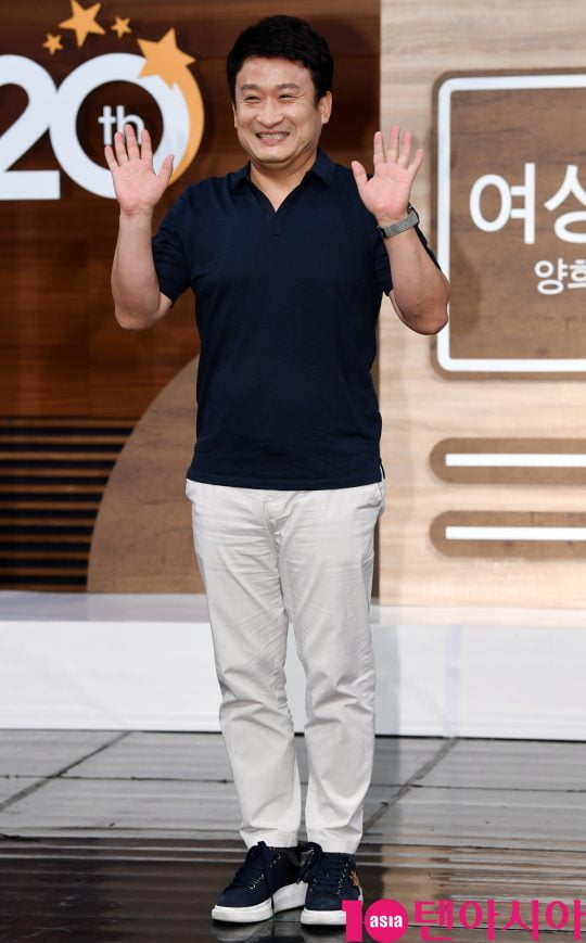 방송인 서경석이 4일 오후 서울 상암동 MBC 골든마우스홀에서 진행된 MBC 라디오 [여성시대 양희은, 서경석입니다] 기자간담회에 참석하고 있다.