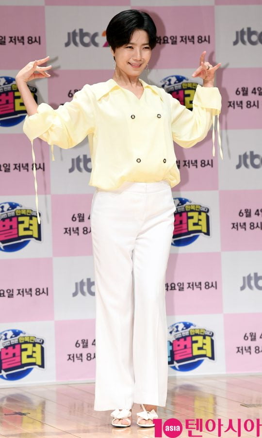 개그우먼 안영미가 4일 오후 서울 상암동 JTBC 사옥 2층 JTBC홀에서 열린 JTBC2 신규 예능프로그램 ‘판벌려’ 제작발표회에 참석하고 있다.