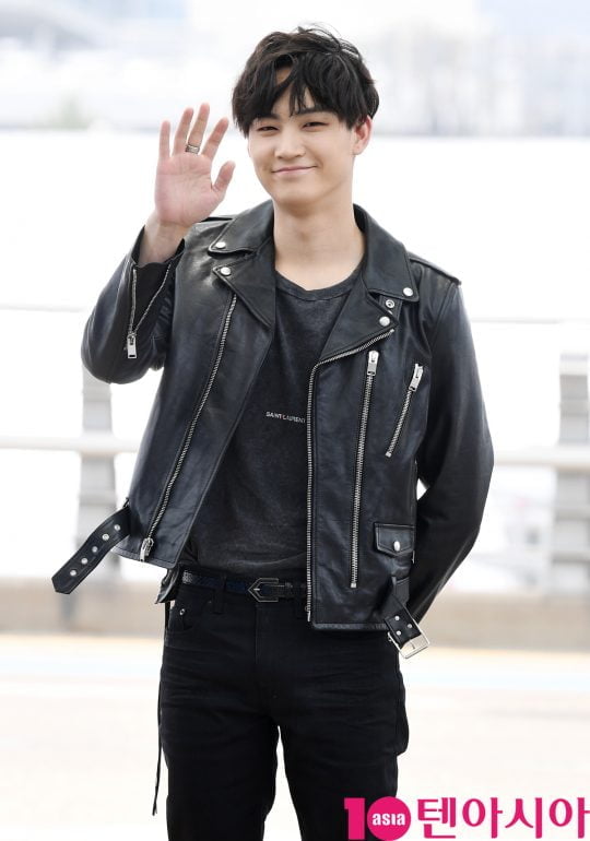그룹 갓세븐(GOT7) 멤버 JB가 5일 오후 남성 패션쇼 참석 차 인천국제공항을 통해 미국으로 출국하고 있다.