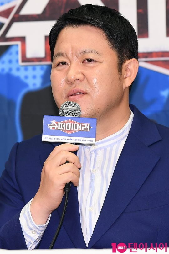 방송인 김구라가 14일 오전 서울 상암동 스탠포드호텔에서 열린 tvN 예능 ‘슈퍼히어러’ 제작발표회에 참석해 인사말을 하고 있다.