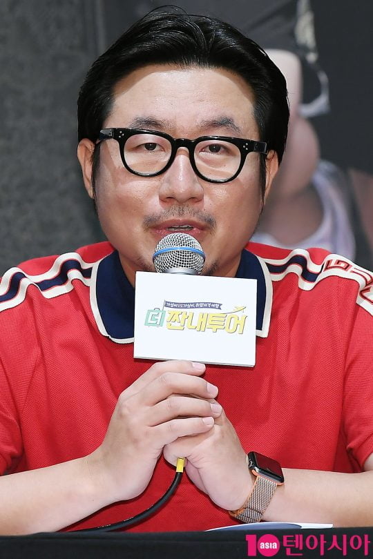 안제민 PD가 18일 오전 서울 신도림동 라마다호텔에서 열린 tvN 예능 ‘더 짠내투어’ 기자간담회에 참석해 인사말을 하고 있다.