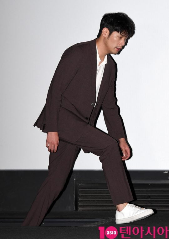 배우 최다니엘이 18일 오후 서울 한강로3가 CGV 용산아이파크몰점에서 열린 영화 ‘비스트’ 언론시사회에 참석하고 있다.