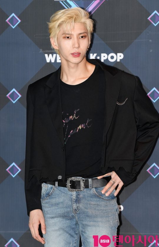 빅스 레오가 20일 오후 서울 마포구 상암동 CJ ENM 센터에서 열린 Mnet ‘엠카운트다운’ 리허설 전 포토타임에 참석하고 있다.