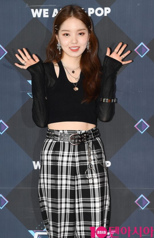 가수 로시가 20일 오후 서울 마포구 상암동 CJ ENM 센터에서 열린 Mnet ‘엠카운트다운’ 리허설 전 포토타임에 참석하고 있다.