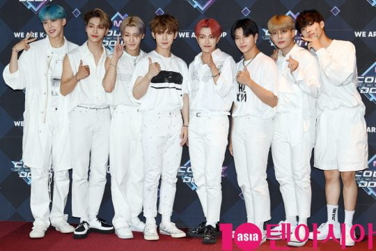 그룹 에이티즈가 20일 오후 서울 마포구 상암동 CJ ENM 센터에서 열린 Mnet ‘엠카운트다운’ 리허설 전 포토타임에 참석하고 있다.