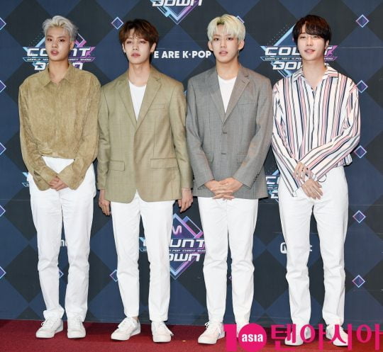 그룹 아이즈가 20일 오후 서울 마포구 상암동 CJ ENM 센터에서 열린 Mnet ‘엠카운트다운’ 리허설 전 포토타임에 참석하고 있다.