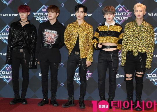 그룹 에이스가 20일 오후 서울 마포구 상암동 CJ ENM 센터에서 열린 Mnet ‘엠카운트다운’ 리허설 전 포토타임에 참석하고 있다.