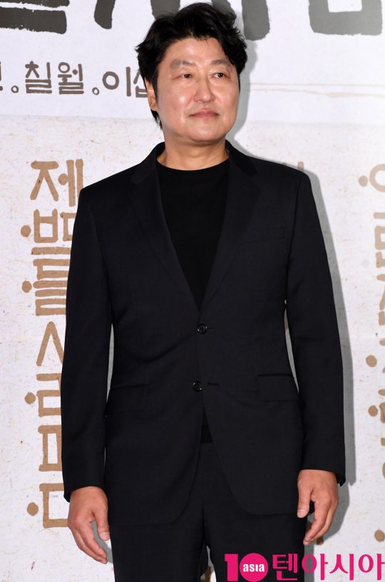 배우 송강호가 25일 오전 서울 중구 을지로 메가박스 동대문에서 열린 영화 ‘나랏말싸미’ 제작보고회에 참석하고 있다.