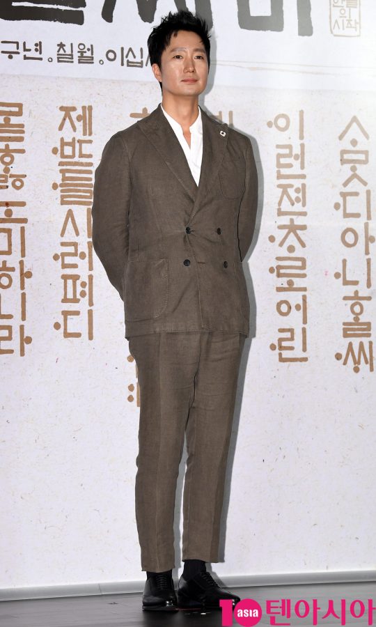 배우 박해일이 25일 오전 서울 중구 을지로 메가박스 동대문에서 열린 영화 ‘나랏말싸미’ 제작보고회에 참석하고 있다.