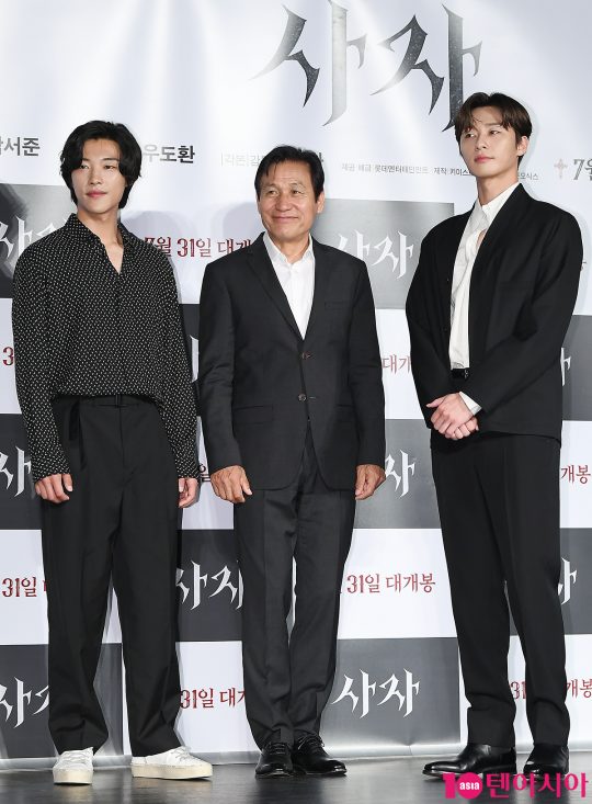 배우 우도환(왼쪽부터), 안성기, 박서준