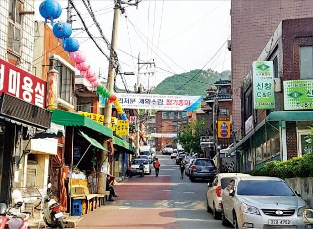 경전철 신림선 개통 등 교통 호재에 힘입어 서울 관악구 신림뉴타운 일대 정비사업이 속도를 내고 있다. 관리처분계획인가 신청을 위해 주민공람을 시작한 신림3구역 일대.  /민경진  기자 