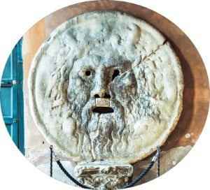 ② 과거 가축시장 하수도 뚜껑이었다는 설이 있는 로마 유적 ‘진실의 입' 