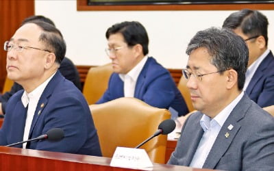 '버팀목' 경상수지마저…7년 만에 적자