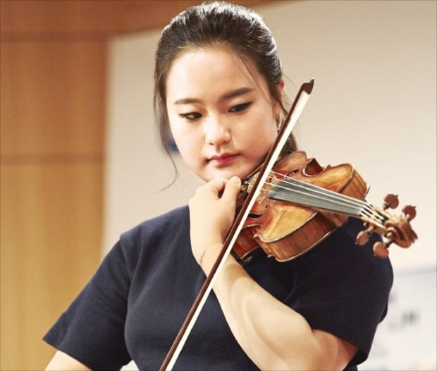 오는 13일 서울 금호아트홀 연세에서 연주회를 하는 바이올리니스트 임지영.  