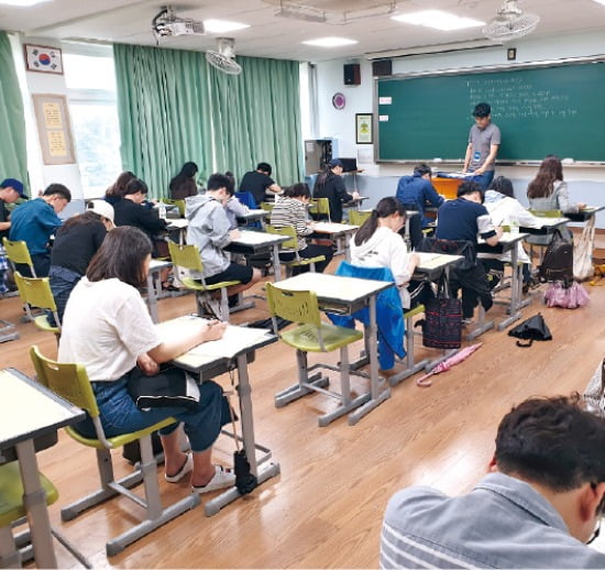 [테샛 공부합시다] 고교 개인 1위에 동백고 김성언…2위는 경기외고 김지수…동아리부문 대상은 연합팀 '테샛 경제경영팀'이 차지