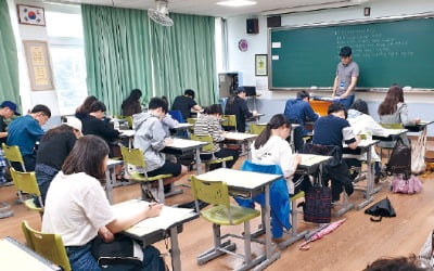 [테샛 공부합시다] 고교 개인 1위에 동백고 김성언…2위는 경기외고 김지수…동아리부문 대상은 연합팀 '테샛 경제경영팀'이 차지