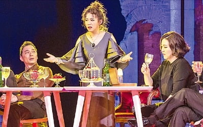 [리뷰]  연극 '콘센트-동의', 성폭력 메시지는 강력…과도한 설정은 불편