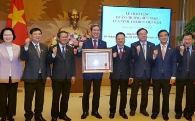 베트남, 김학용 한국당 의원에 우호훈장 수여