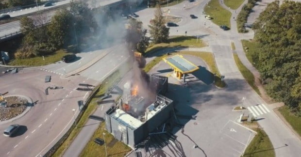  지난주 폭발 사고가 발생한 노르웨이 수소충전소 모습./ 사진=노르웨이 현지 언론 NRK 제공