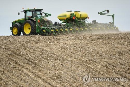 中 "우리에겐 농산물카드도 있다…미국산 수입 70% 줄어"