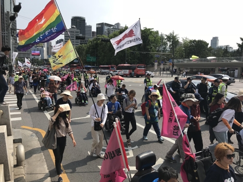 장애인단체 "장애등급제 폐지하고 거주시설 폐쇄법 제정하라"