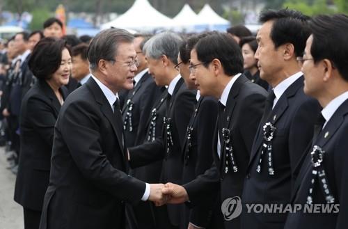 한국당, '3당 + 1대1 회동' 제안 고수…"與, 협상 진정성 없다"