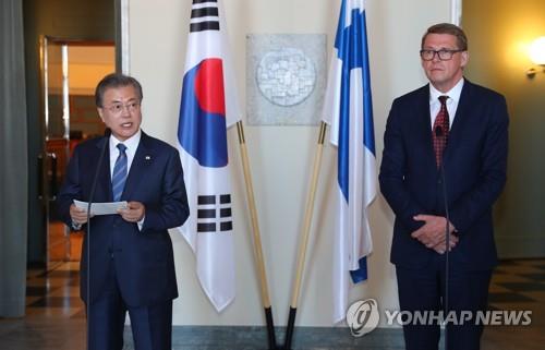 핀란드 의회 찾은 文대통령 "협치에 경탄…위기마다 사회적합의"