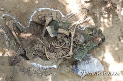 정경두, 유해발굴 화살머리고지 방문…"하루빨리 가족의 품으로"