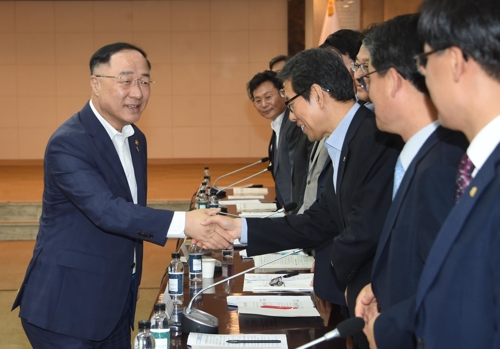 홍남기 "적극적 재정 중요한 시기…현장서 적기에 실집행돼야"